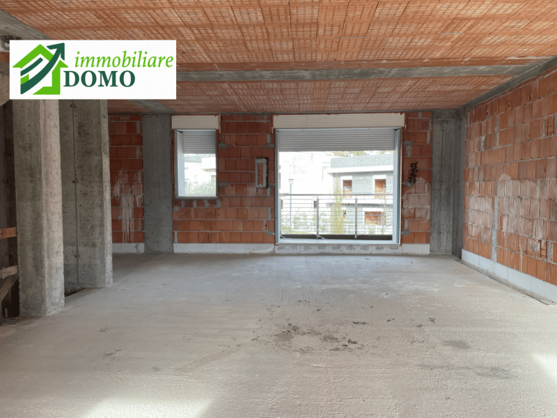 Santorso centro, villa bifamiliare con giardino privato sviluppata su quattro livelli info 0445 8...