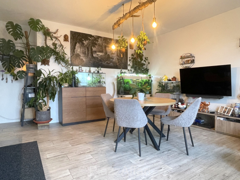 Unico nel suo genere, questo particolare appartamento gode di una propria personalità oltre ad es...