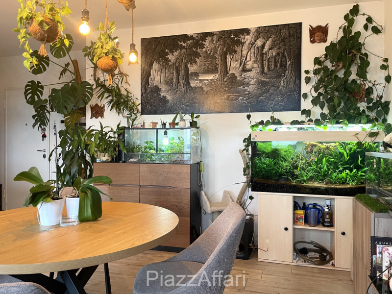 Unico nel suo genere, questo particolare appartamento gode di una propria personalità oltre ad es...