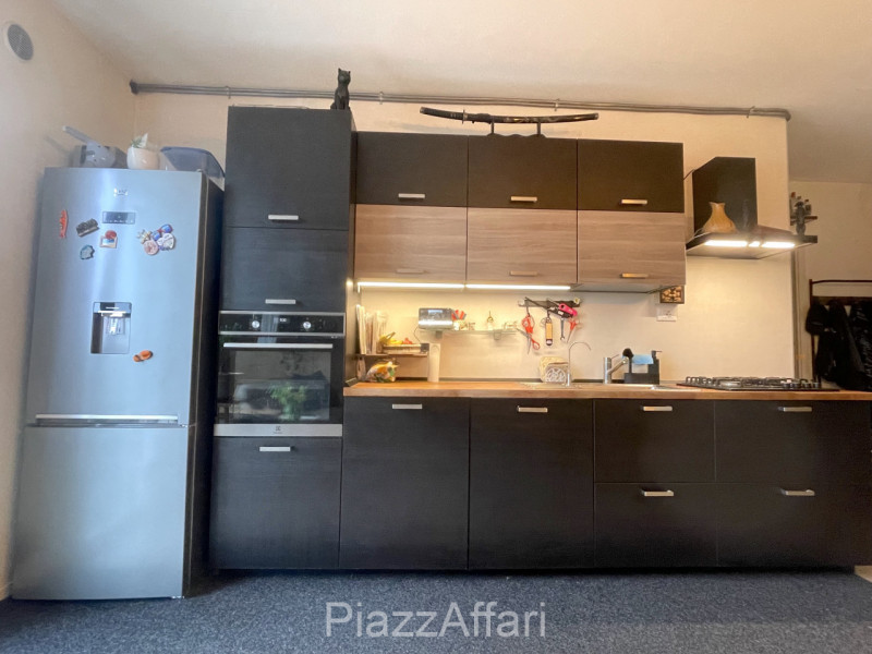 Unico nel suo genere, questo particolare appartamento gode di una propria personalità oltre ad es...