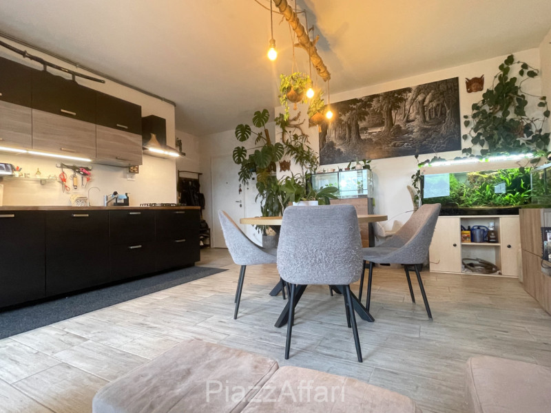 Unico nel suo genere, questo particolare appartamento gode di una propria personalità oltre ad es...