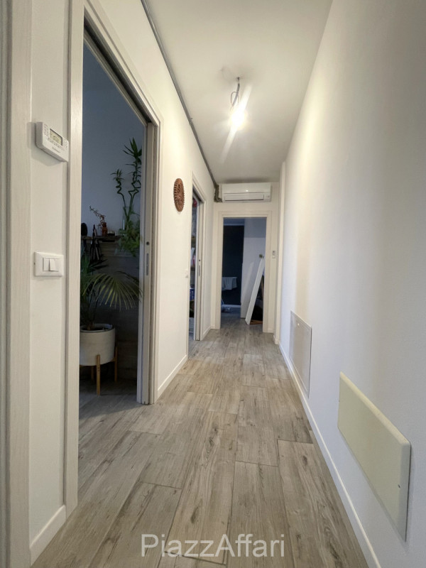 Unico nel suo genere, questo particolare appartamento gode di una propria personalità oltre ad es...