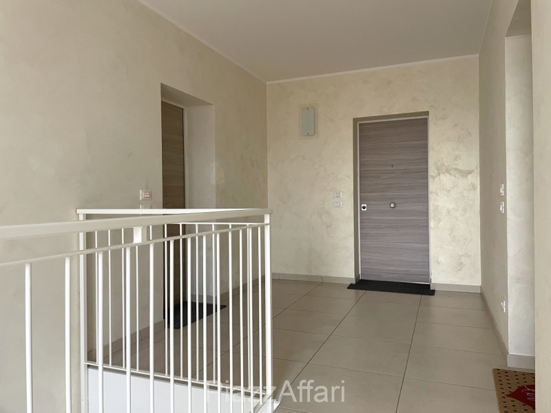 Unico nel suo genere, questo particolare appartamento gode di una propria personalità oltre ad es...