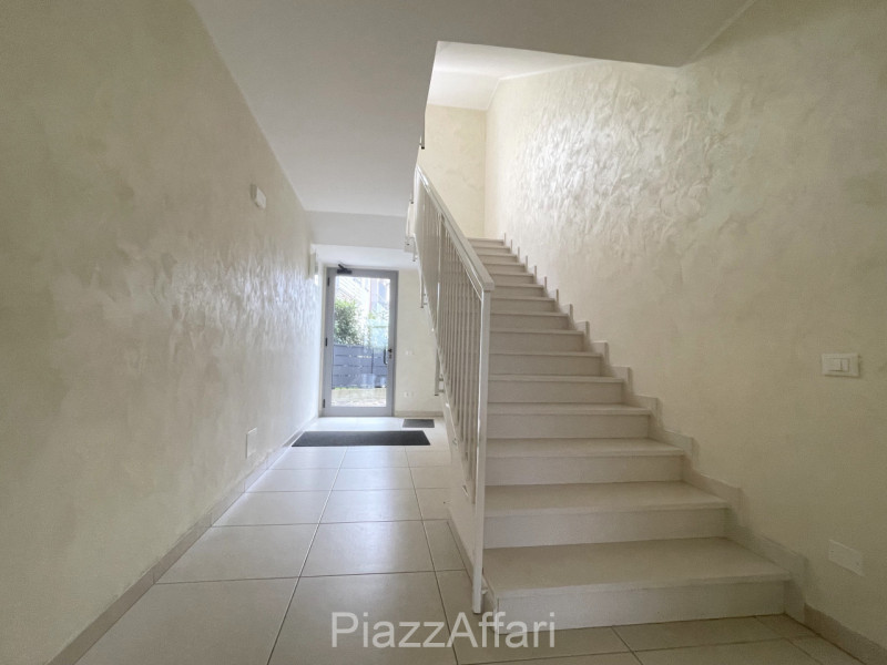 Unico nel suo genere, questo particolare appartamento gode di una propria personalità oltre ad es...