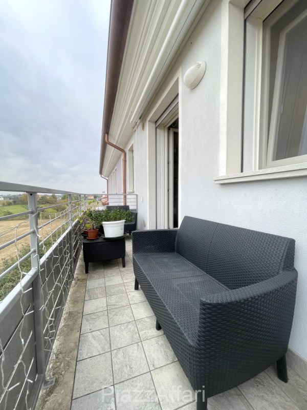 Unico nel suo genere, questo particolare appartamento gode di una propria personalità oltre ad es...