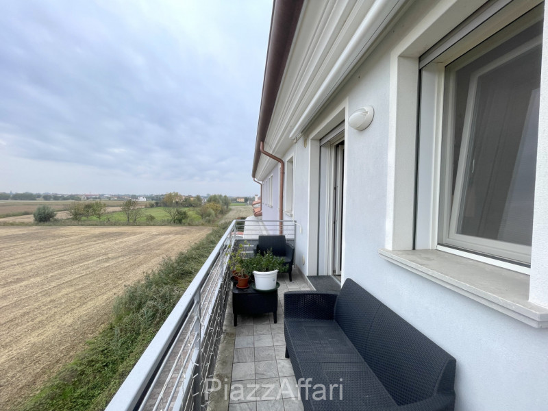 Unico nel suo genere, questo particolare appartamento gode di una propria personalità oltre ad es...