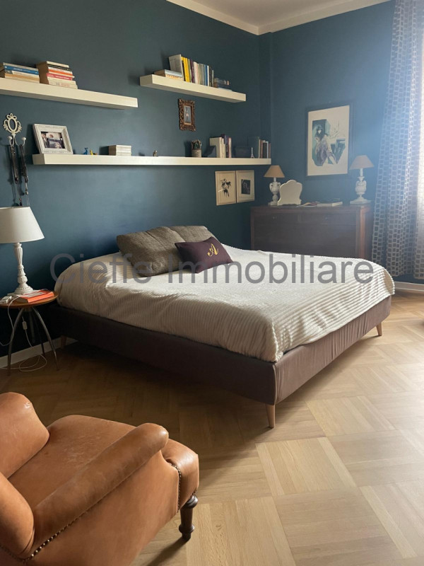 Appartamento situato al 7° piano di un elegante edificio nella rinomata zona di Corso Milano. Con...