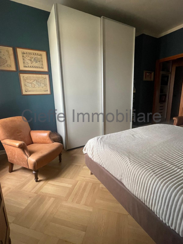 Appartamento situato al 7° piano di un elegante edificio nella rinomata zona di Corso Milano. Con...