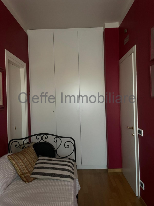 Appartamento situato al 7° piano di un elegante edificio nella rinomata zona di Corso Milano. Con...