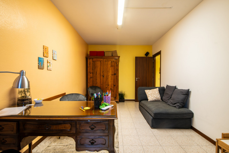 Teolo, nel centro paese di Bresseo, in posizione comoda e ben visibile, proponiamo ufficio ideale...