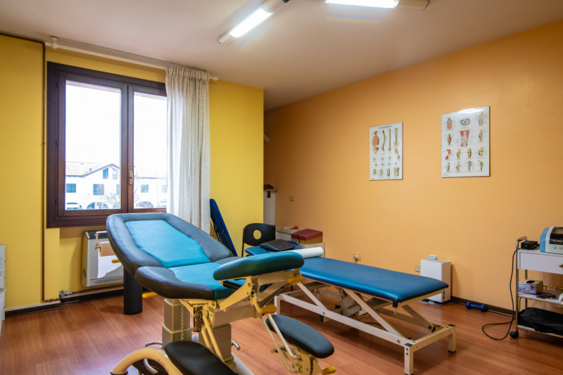 Teolo, nel centro paese di Bresseo, in posizione comoda e ben visibile, proponiamo ufficio ideale...