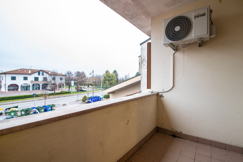 Teolo, nel centro paese di Bresseo, in posizione comoda e ben visibile, proponiamo ufficio ideale...