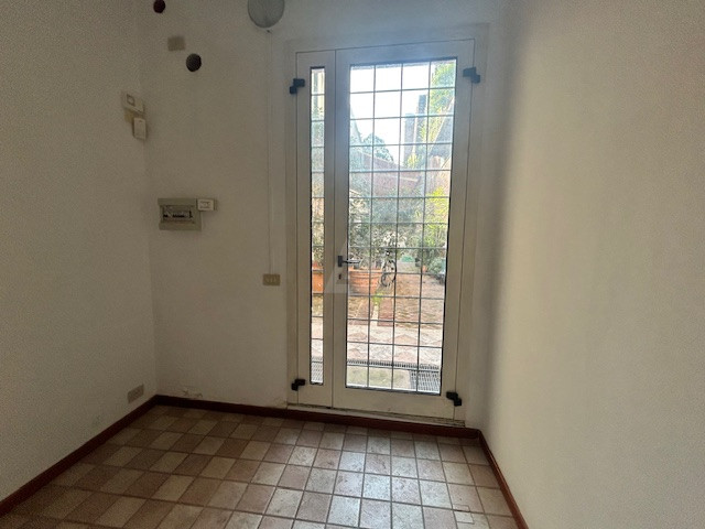 Viene proposto in locazione negozio in posizione centralissima a Castelfranco Veneto.

Il negozio...