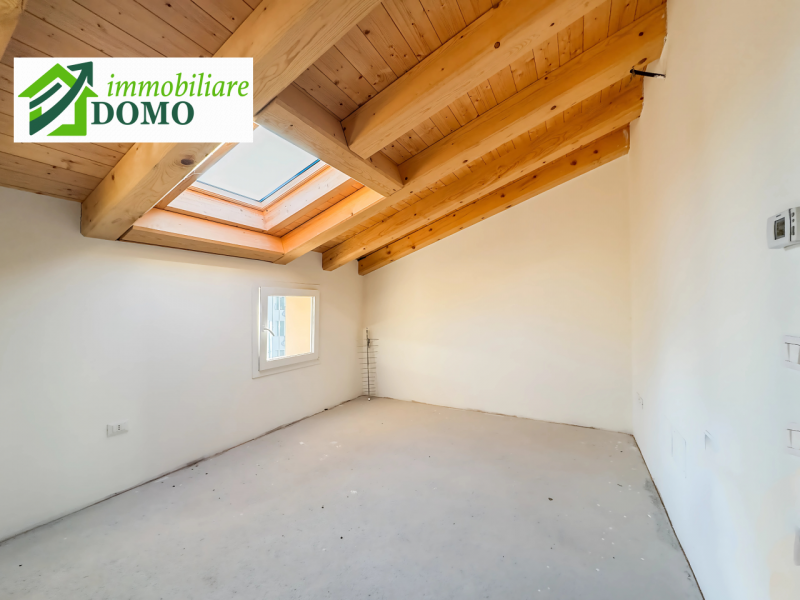 Schio centro – Ampio tricamere duplex personalizzabile in contesto bifamiliare!

In zona centrale...