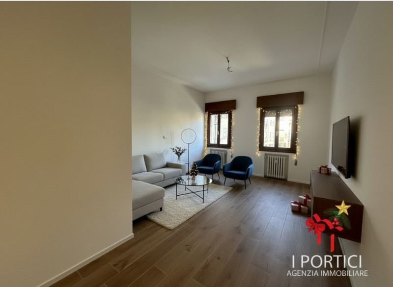 In pieno centro a Mogliano Veneto, nella servitissima Piazza Pio X, proponiamo in vendita apparta...