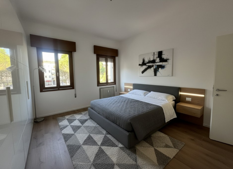 In pieno centro a Mogliano Veneto, nella servitissima Piazza Pio X, proponiamo in vendita apparta...