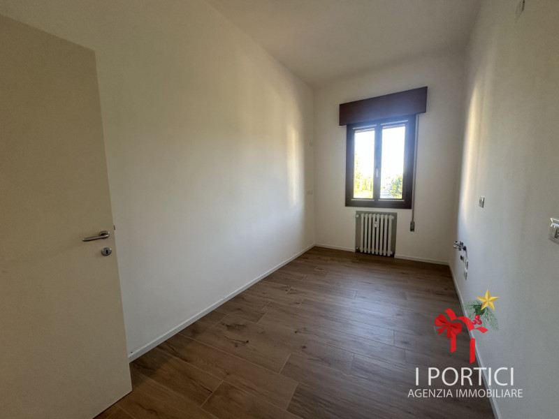 In pieno centro a Mogliano Veneto, nella servitissima Piazza Pio X, proponiamo in vendita apparta...