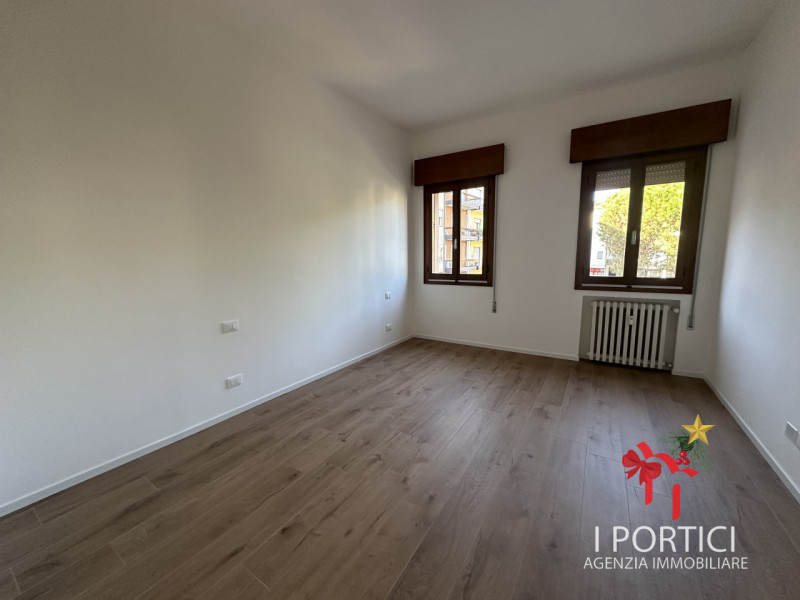 In pieno centro a Mogliano Veneto, nella servitissima Piazza Pio X, proponiamo in vendita apparta...