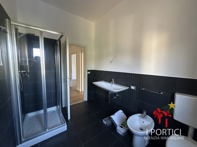 In pieno centro a Mogliano Veneto, nella servitissima Piazza Pio X, proponiamo in vendita apparta...