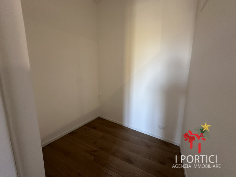 In pieno centro a Mogliano Veneto, nella servitissima Piazza Pio X, proponiamo in vendita apparta...