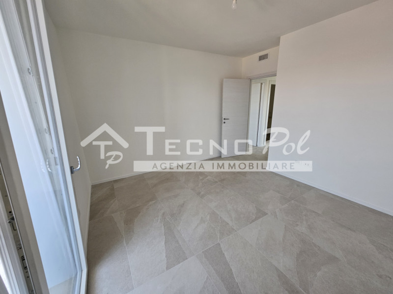 PADOVA - Zona San Carlo, attico su palazzina di sole 6 unità in pronta consegna!
Palazzina servit...