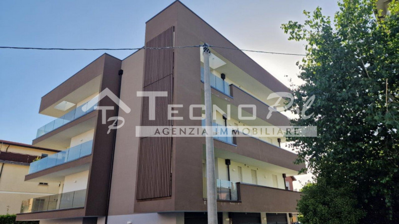 PADOVA - Zona San Carlo, attico su palazzina di sole 6 unità in pronta consegna!
Palazzina servit...
