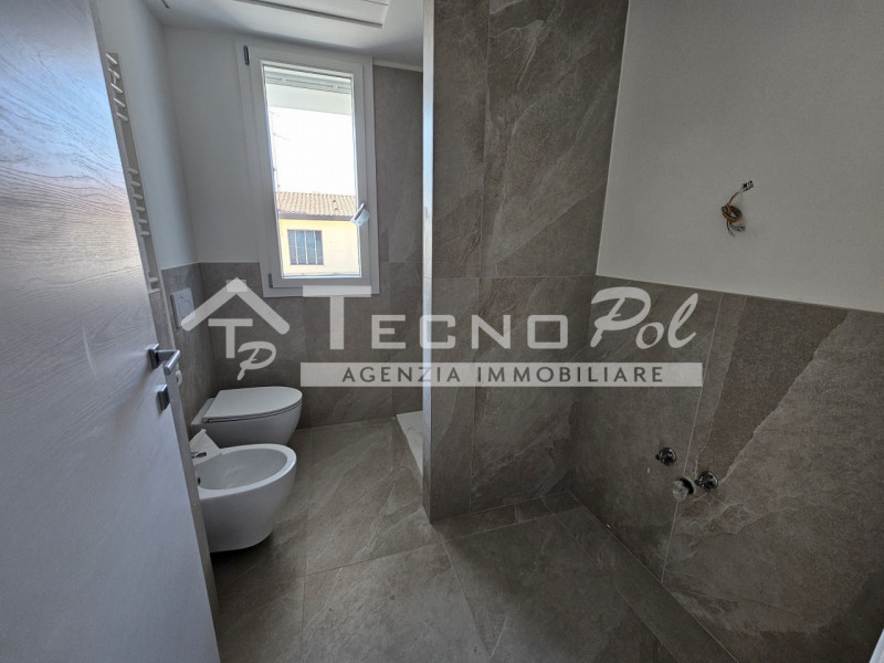 PADOVA - Zona San Carlo, attico su palazzina di sole 6 unità in pronta consegna!
Palazzina servit...