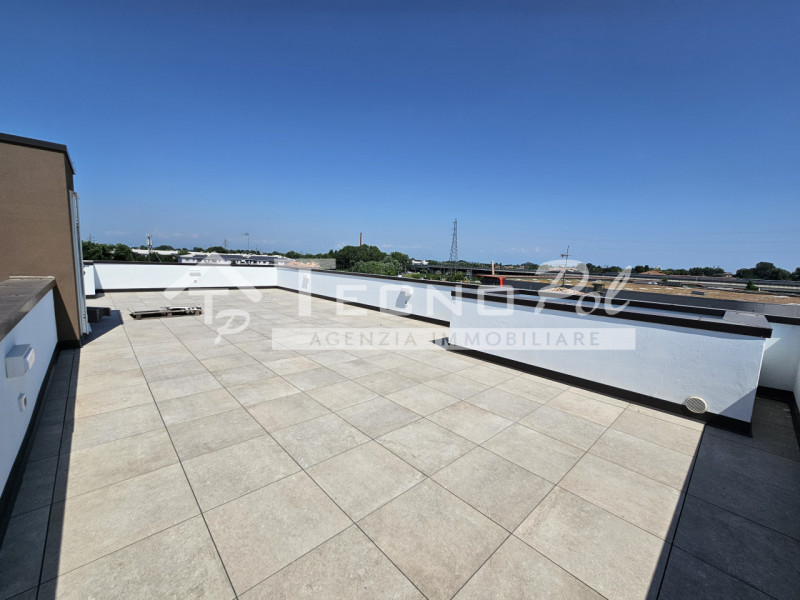 PADOVA - Zona San Carlo, attico su palazzina di sole 6 unità in pronta consegna!
Palazzina servit...