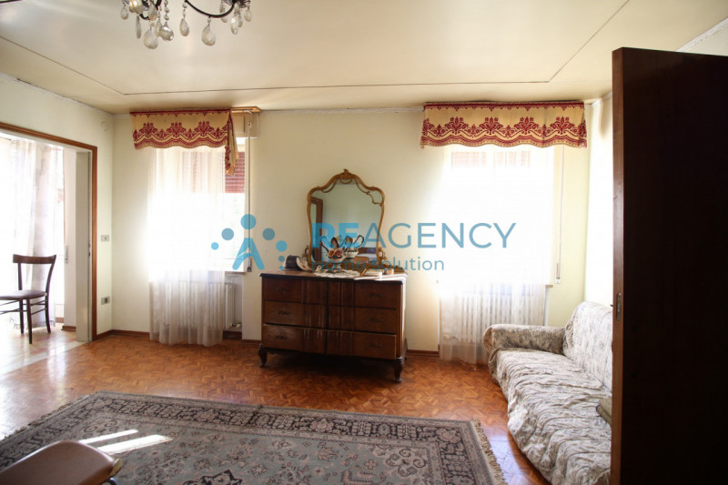 Zanè
Sei alla ricerca di una casa da ristrutturare?
Prezzo € 170.000
CHIAMACI ORA allo 0445.82728...