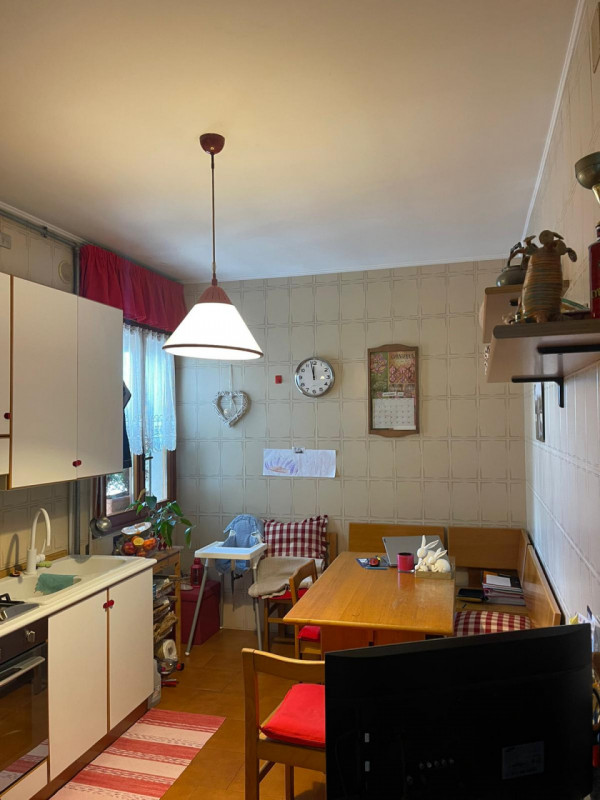 Agenzia immobiliare “VENETO CASE “propone un trilocale in affitto semiarredato in quartiere resid...