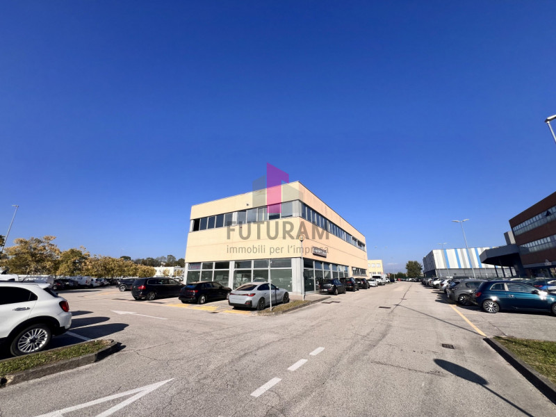 VICENZA EST - RIF.607FUTURAM - PER INFO 0444/310220

Ufficio moderno e luminoso in posizione stra...