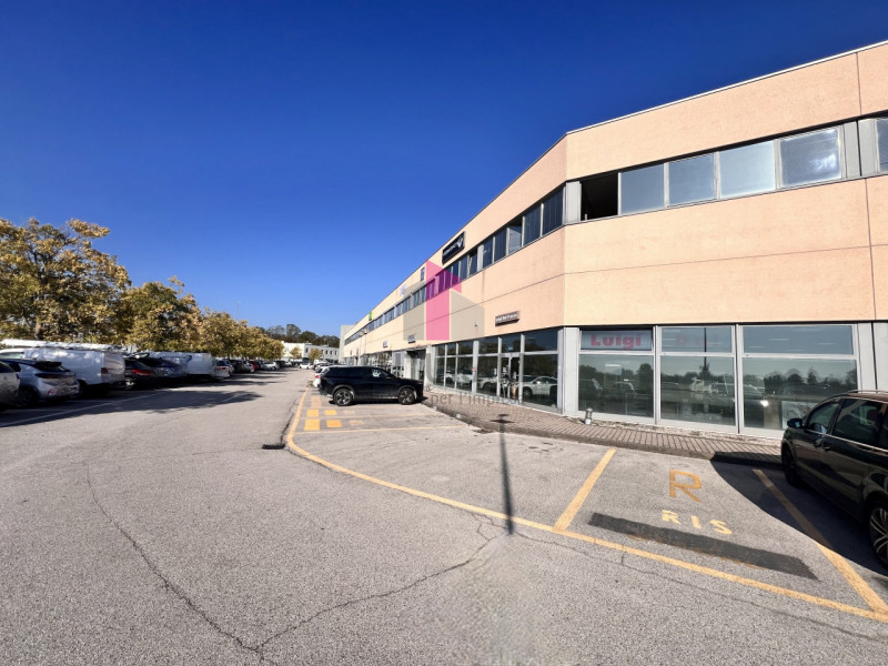 VICENZA EST - RIF.607FUTURAM - PER INFO 0444/310220

Ufficio moderno e luminoso in posizione stra...