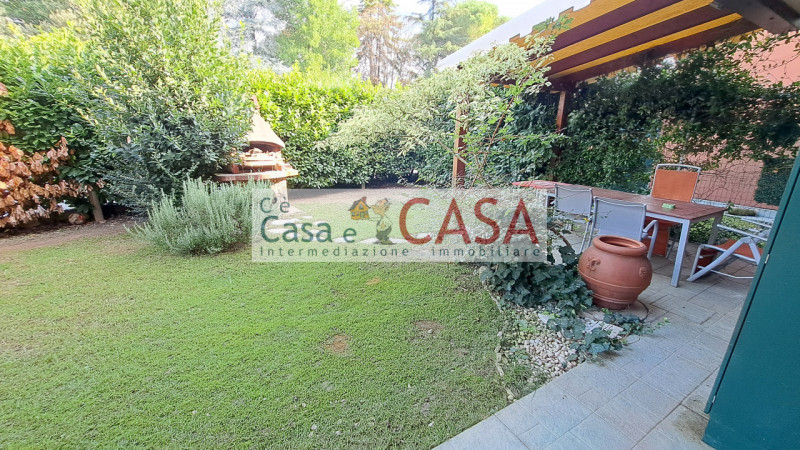 SELVAZZANO: A due passi dai servizi, l'agenzia C'è Casa e CASA vi invita a prendere visione di un...