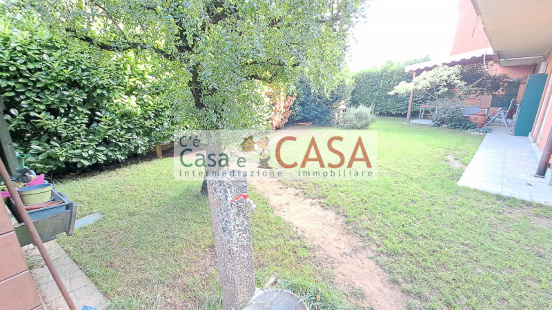 SELVAZZANO: A due passi dai servizi, l'agenzia C'è Casa e CASA vi invita a prendere visione di un...