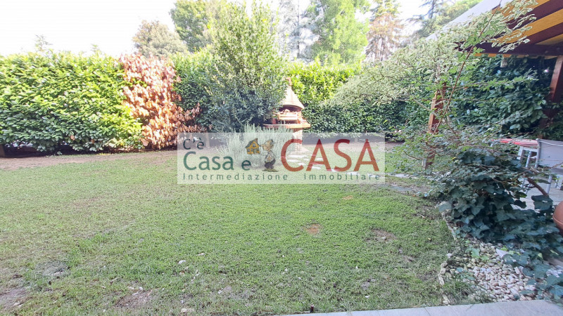 SELVAZZANO: A due passi dai servizi, l'agenzia C'è Casa e CASA vi invita a prendere visione di un...