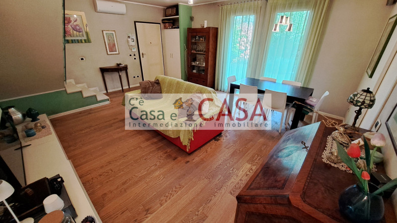 SELVAZZANO: A due passi dai servizi, l'agenzia C'è Casa e CASA vi invita a prendere visione di un...