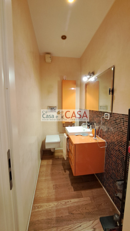 SELVAZZANO: A due passi dai servizi, l'agenzia C'è Casa e CASA vi invita a prendere visione di un...