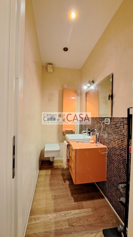 SELVAZZANO: A due passi dai servizi, l'agenzia C'è Casa e CASA vi invita a prendere visione di un...