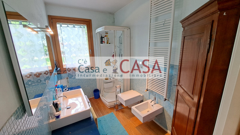 SELVAZZANO: A due passi dai servizi, l'agenzia C'è Casa e CASA vi invita a prendere visione di un...