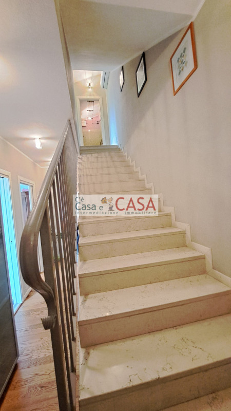 SELVAZZANO: A due passi dai servizi, l'agenzia C'è Casa e CASA vi invita a prendere visione di un...