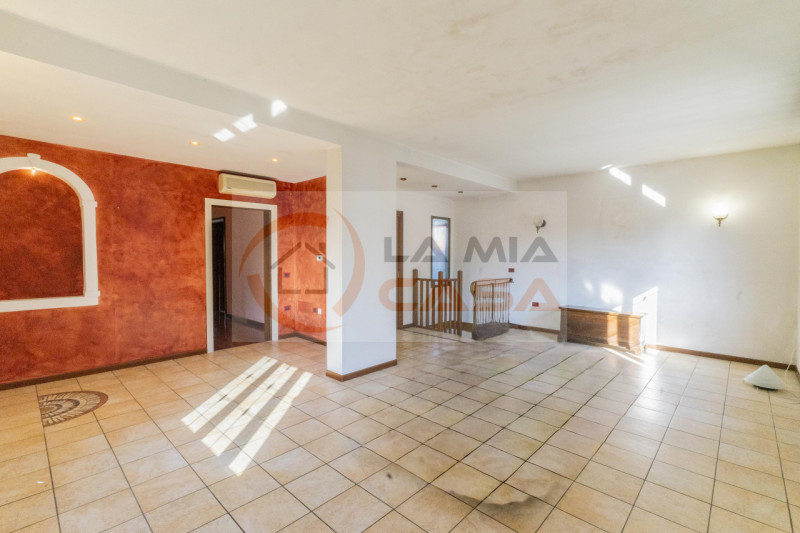 Piove di Sacco - casa singola a soli 500 metri dal Duomo, posta in quartiere residenziale, lungo ...