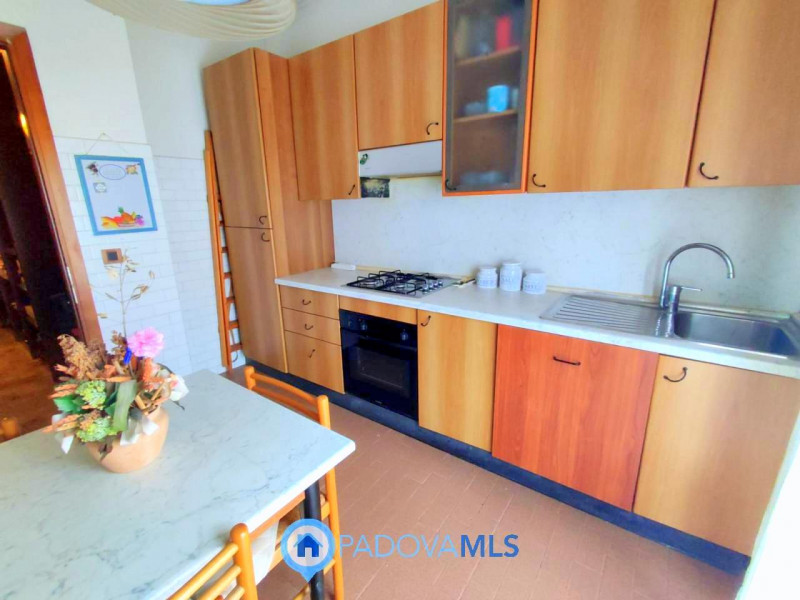 Immobile in esclusiva al Gruppo Padova MLS

Proponiamo in vendita un immobile residenziale di cir...