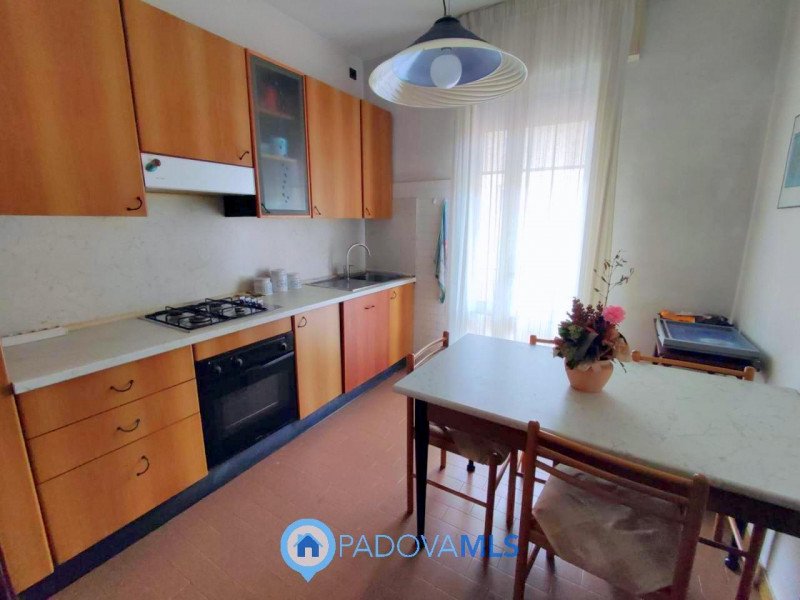 Immobile in esclusiva al Gruppo Padova MLS

Proponiamo in vendita un immobile residenziale di cir...