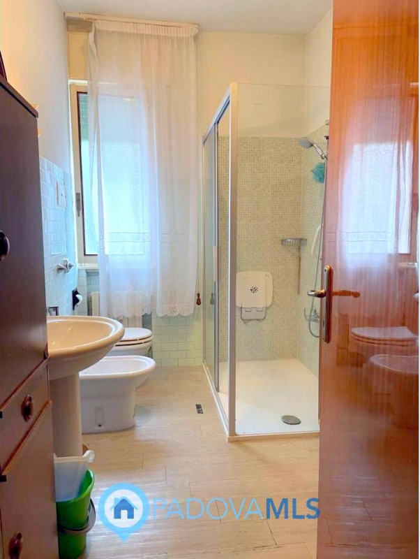 Immobile in esclusiva al Gruppo Padova MLS

Proponiamo in vendita un immobile residenziale di cir...