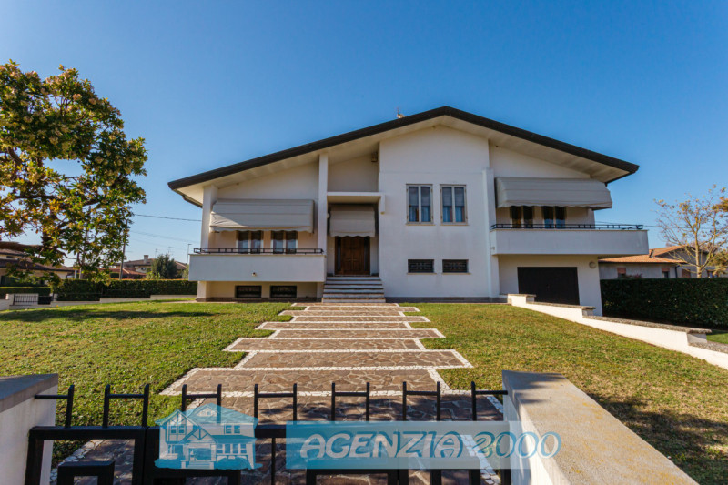 HO UNA SPLENDIDA VILLA A PIANI SFALSATI CON TAVERNA!!!, A BAGNOLI DI SOPRA, IN ZONA TRANQUILLA DI...