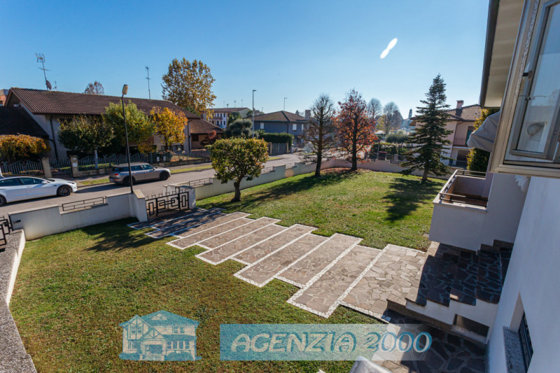 HO UNA SPLENDIDA VILLA A PIANI SFALSATI CON TAVERNA!!!, A BAGNOLI DI SOPRA, IN ZONA TRANQUILLA DI...