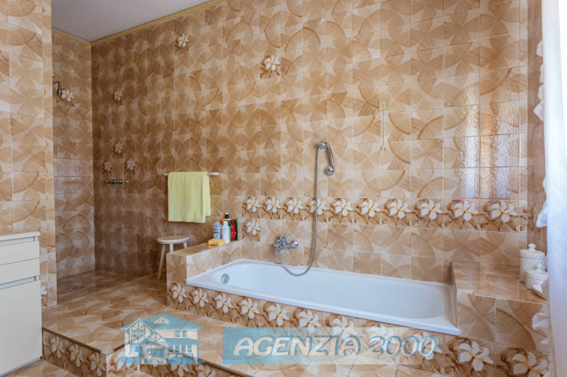 HO UNA SPLENDIDA VILLA A PIANI SFALSATI CON TAVERNA!!!, A BAGNOLI DI SOPRA, IN ZONA TRANQUILLA DI...