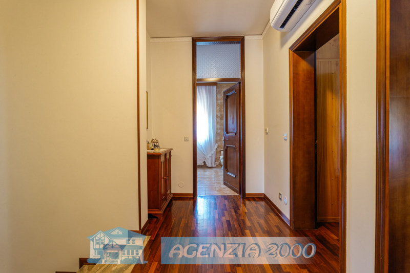 HO UNA SPLENDIDA VILLA A PIANI SFALSATI CON TAVERNA!!!, A BAGNOLI DI SOPRA, IN ZONA TRANQUILLA DI...