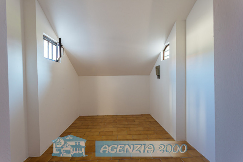 HO UNA SPLENDIDA VILLA A PIANI SFALSATI CON TAVERNA!!!, A BAGNOLI DI SOPRA, IN ZONA TRANQUILLA DI...