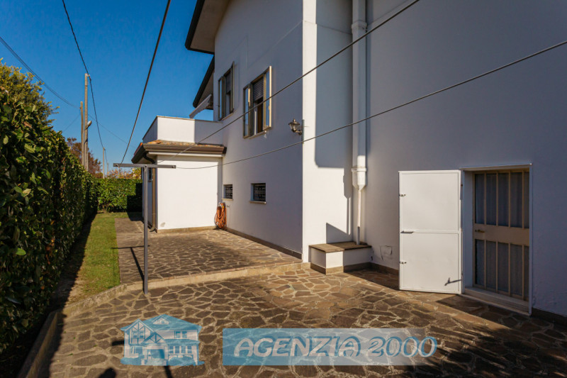 HO UNA SPLENDIDA VILLA A PIANI SFALSATI CON TAVERNA!!!, A BAGNOLI DI SOPRA, IN ZONA TRANQUILLA DI...